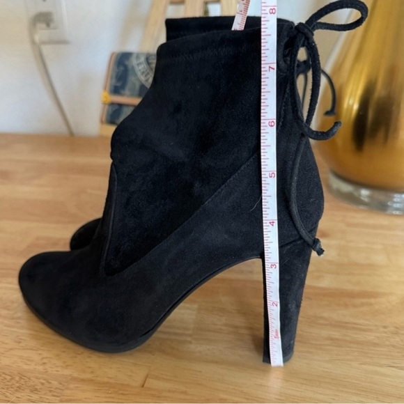 Stuart Weitzman Catch Tie-Back Suede Ankle
Boot Size 6.5 - Picture 12 of 14